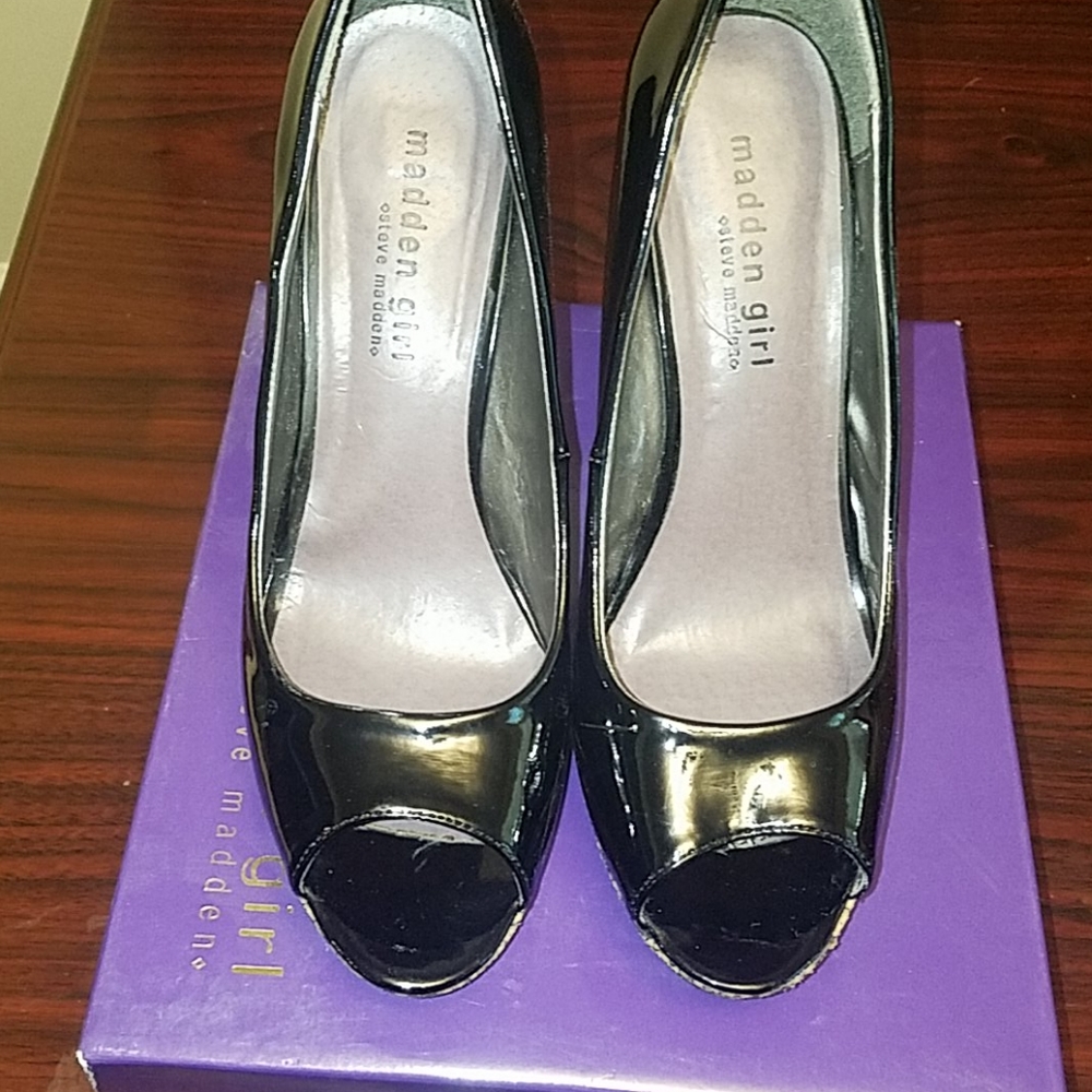 MADDEN GIRL Platform Peep Toe Pump